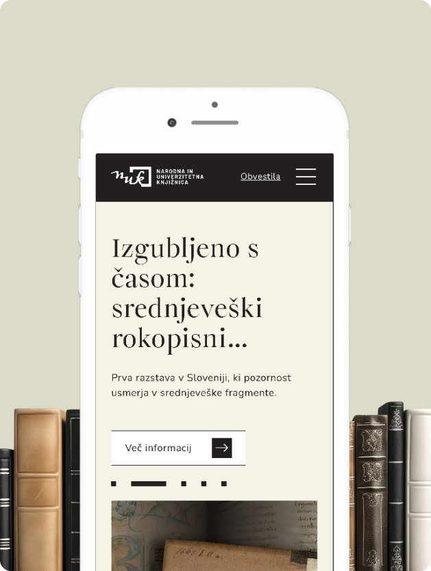 Mobilni prikaz spletne strani NUK z izpostavljeno razstavo »Izgubljeno s časom: srednjeveški rokopisni fragmenti«.