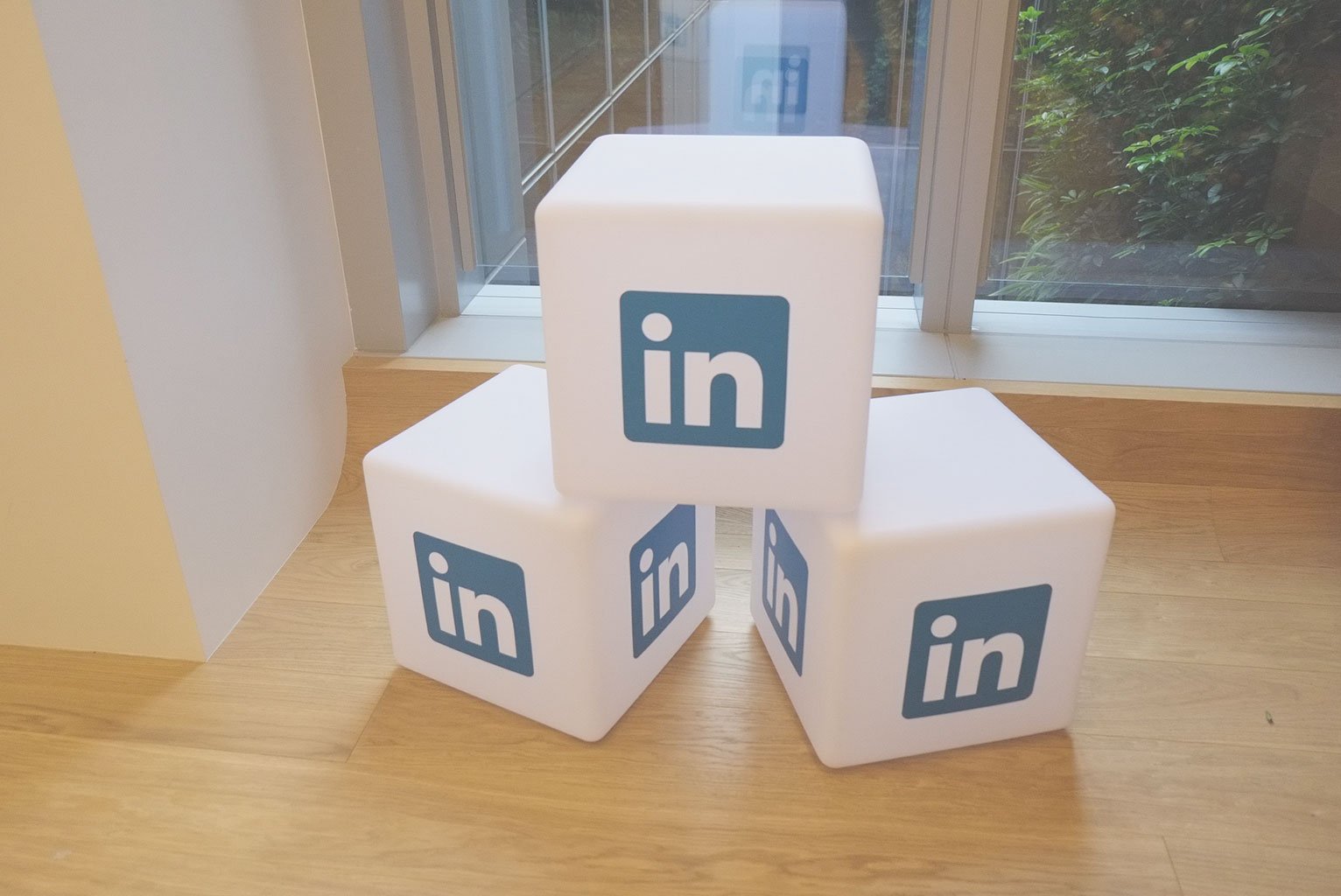 LinkedIn oglaševanje - vodič po korakih & FAQ.